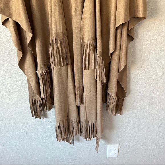 Anthropologie Anderson & Lauth Taupe Faux Suede Fringe Poncho Kimino- One Size - Picture 6 of 12